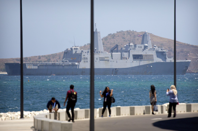 Tàu chiến Mỹ USS Green Bay trong một chuyến thăm Papua New Guinea vào tháng 11 năm ngoái. (Ảnh: AP)
