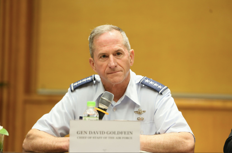 Đại tướng David Goldfein tại cuộc gặp báo chí. (Ảnh: Như Ý)