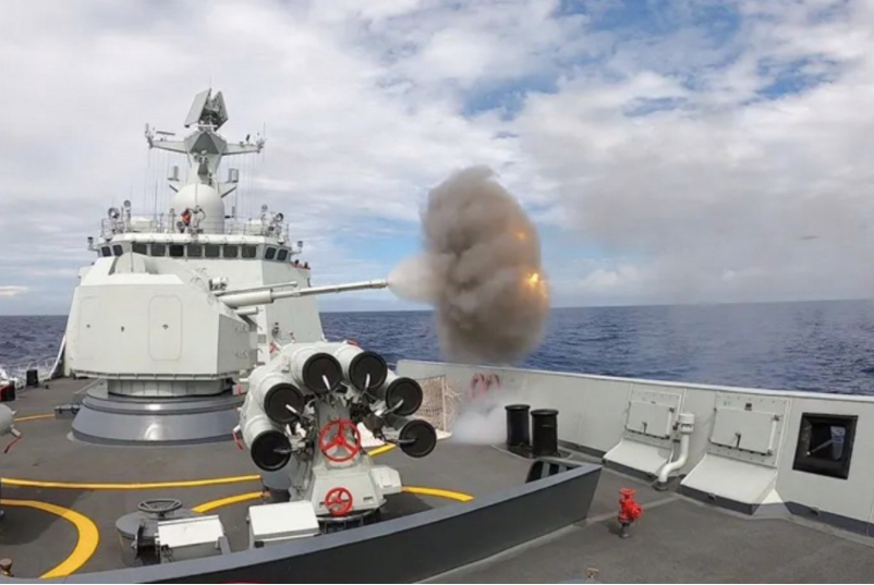 Một tàu hải quân Trung Quốc tham gia đợt diễn tập xa bờ. (Ảnh: QQ.com)