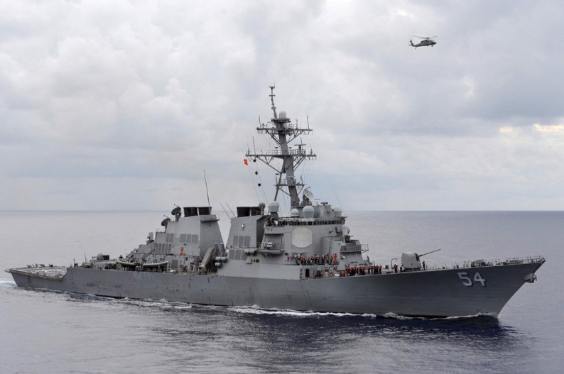 Tàu khu trục USS Curtis Wilbur của Mỹ đi qua eo biển Đài Loan trong tháng 5. (Ảnh: US Navy)