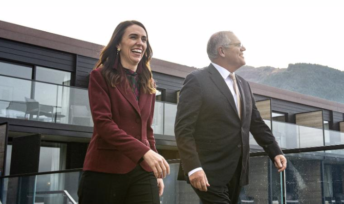 Thủ tướng New Zealand Jacinda Ardern và Thủ tướng Úc Scott Morrison sau cuộc gặp ngày 31/5. (Ảnh: CNN)
