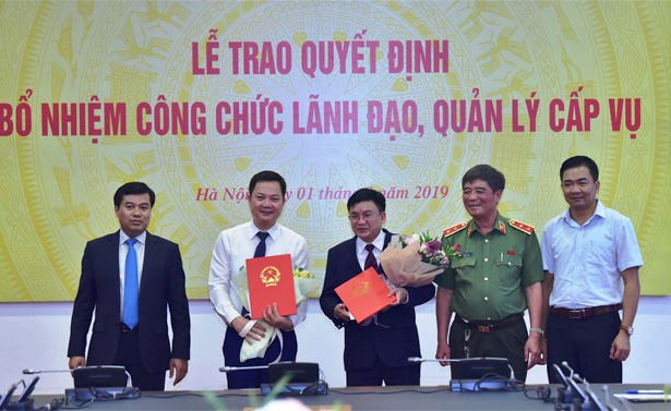 Văn phòng Quốc hội trao Quyết định bổ nhiệm công chức giữ chức vụ lãnh đạo, quản lý.