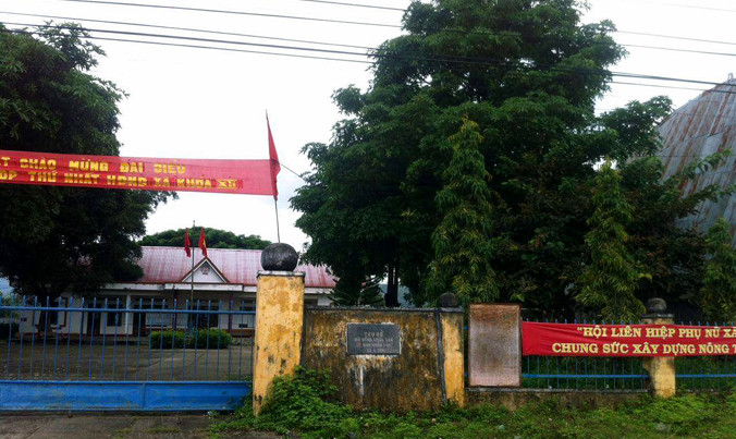 Trụ sở UBND xã Ayun.