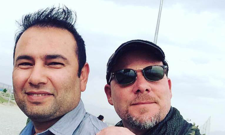 Zabihullah Tamanna (trái) và David Gilkey thiệt mạng trong cuộc phục kích bằng rocket của Taliban.