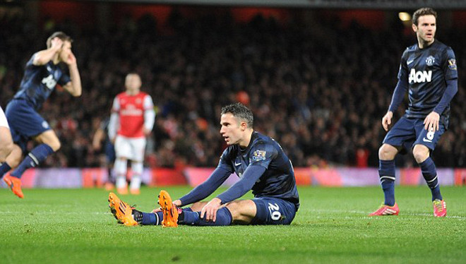 Van Persie bỏ lỡ cơ hội tốt nhất ghi bàn vào lưới đội bóng cũ Arsenal. ảnh: Dailymail