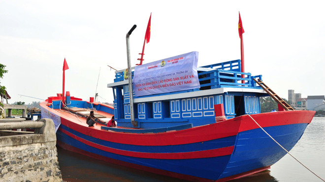 Con tàu của “triệu trái tim” vẫn nằm bờ vì quy chế ràng buộc. Ảnh: Anh Thư