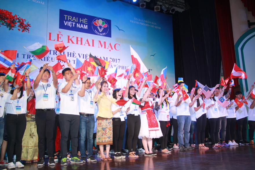 120 bạn trẻ kiều bào vui mừng ra mắt lãnh đạo và thanh niên TPHCM.