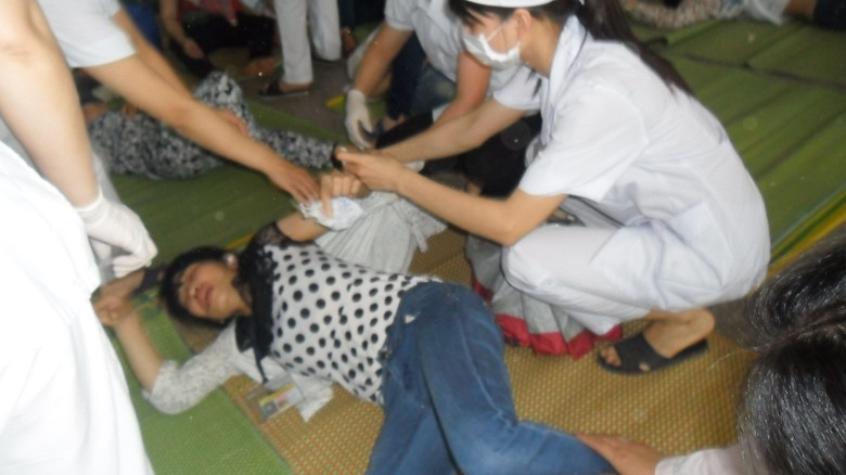 Công nhân nhập viện ngày 15/5 tại Bệnh viện Đa khoa Hợp Lực. Ảnh: Phạm Nhài