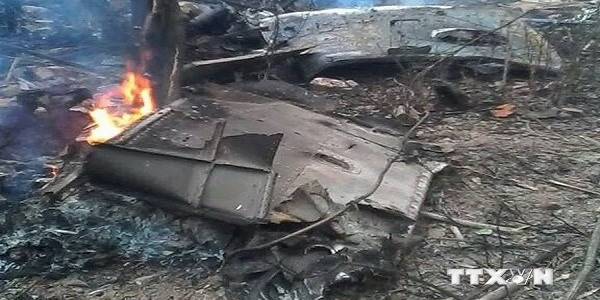 Hiện trường vụ máy bay Mi-171 rơi trong lúc huấn luyện. Ảnh: Vietnam+