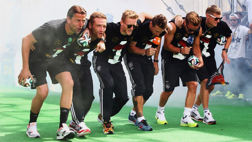 Điệu nhảy lạ lùng của các tuyển thủ Đức