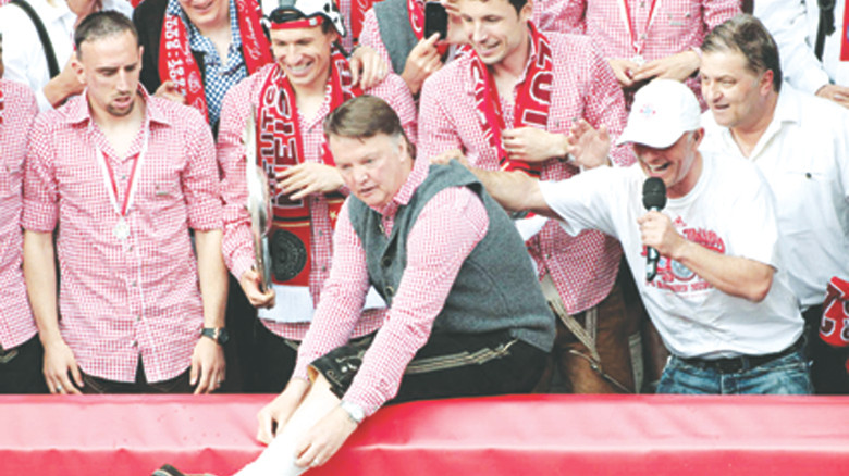 Van Gaal luôn có khuôn mặt đăm chiêu dù lúc vui nhất. Ảnh: Getty Images