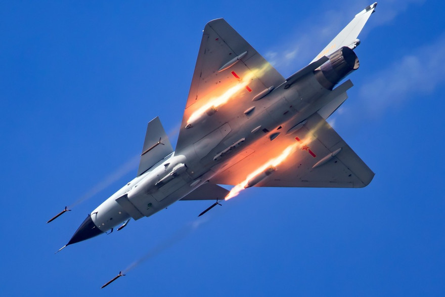 Không quân Trung Quốc chuyển cách tiếp cận từ bị động sang chủ động trên biển Đông. (Ảnh: Xinhua)