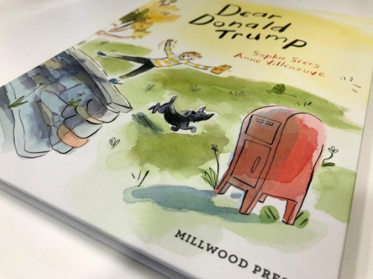 Bìa cuốn truyện tranh "Dear Donald Trump". (Ảnh: Reuters)