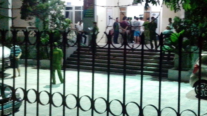 Khuya 1/8, lực lượng công an khám xét trụ sở của Đội kiểm lâm cơ động và phòng cháy chữa cháy rừng số 1. 