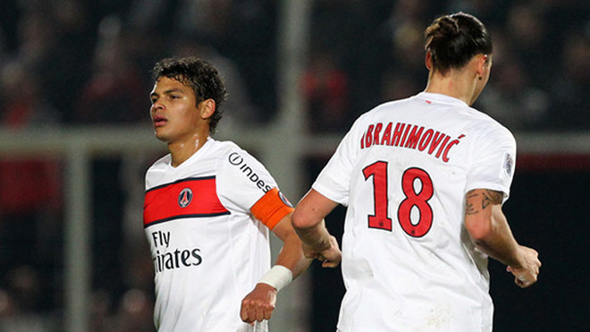 Ibrahimovic "cảnh giác" với những đồng đội người Brazil.