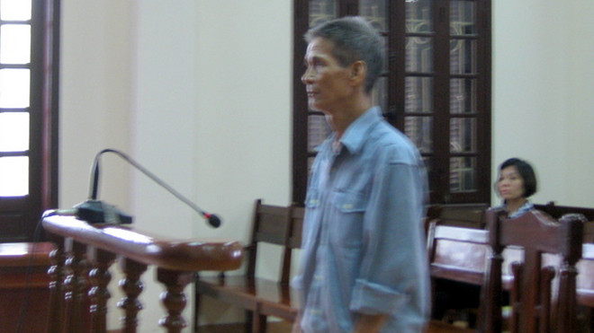 Bị cáo Miễn trước vành móng ngựa