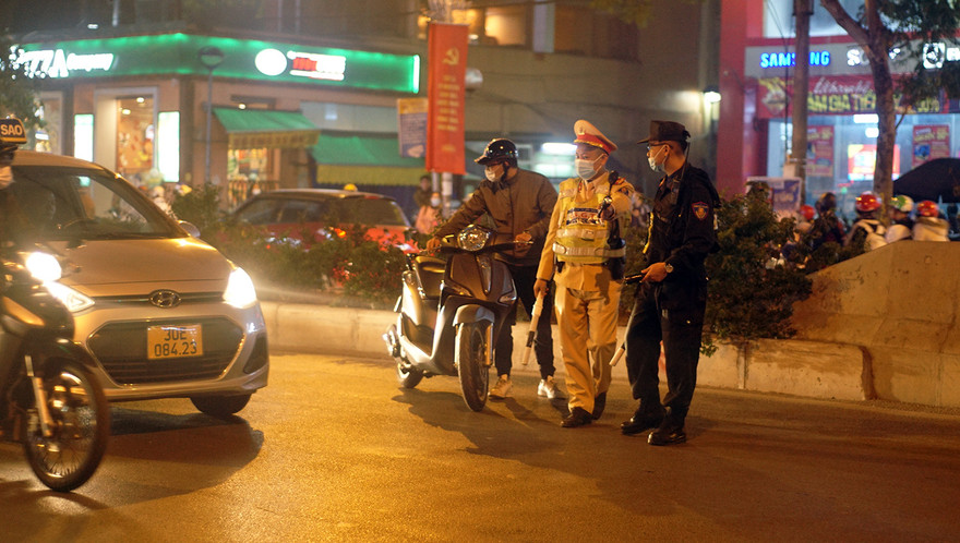 Tổ công tác Y13/141 làm nhiệm vụ tối 21/1.