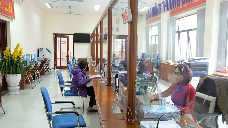 Ngày đầu làm việc: Phường Văn Miếu cấp giấy xác nhận trong 30 phút