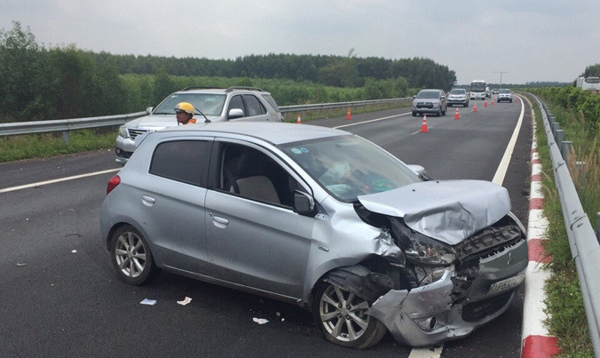 ​Xe ô tô bị nạn.