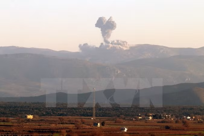 Khói bốc lên từ khu vực Afrin nhìn từ tỉnh biên giới Hatay giữa Thổ Nhĩ Kỳ-Syria ngày 20/1. Nguồn: THX/TTXVN.