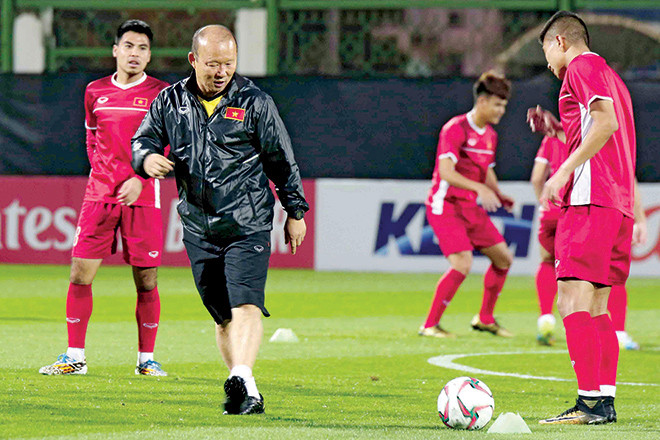 Thầy trò HLV Park Hang Seo tập luyện trước thềm Asian Cup 2019.