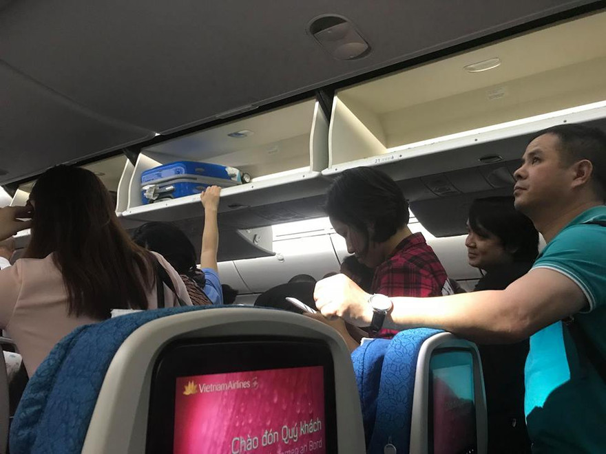 Hành khách trên chuyến bay VN257. Ảnh:Dân Việt