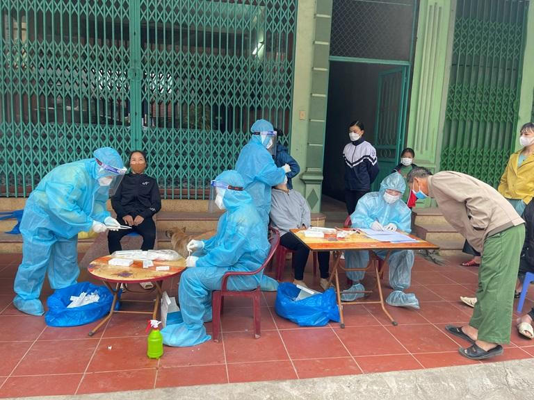 Xét nghiệm COVID-19 trên địa bàn Vĩnh Tường. Ảnh minh họa