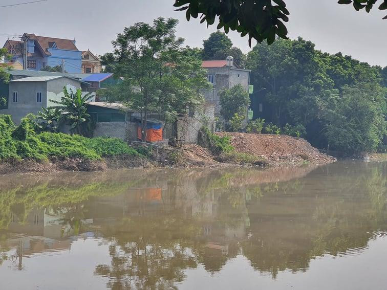 Đổ đất lấn sông tràn lan tại huyện Văn Giang, tỉnh Hưng Yên