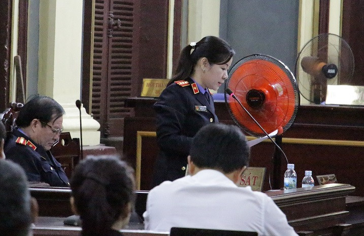 Công tố viên bảo lưu quan điểm điều tra sai phạm lãnh đạo 3 ngân hàng TPBank, BIDV và Sacombank. Ảnh: Tân Châu 