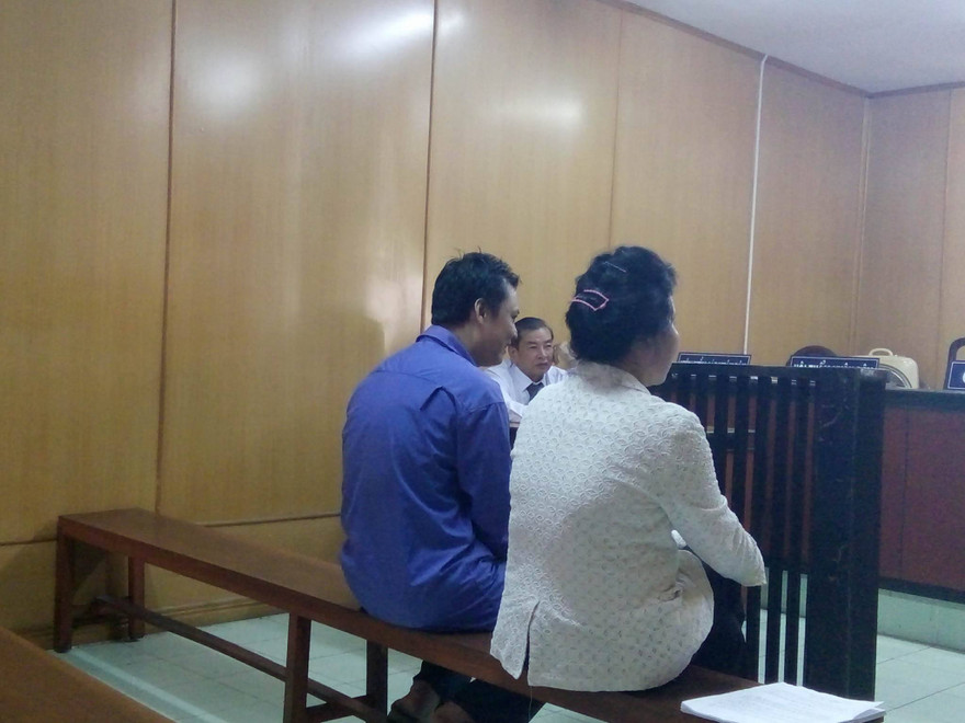 Bà Lý và ông Tuấn tại tòa. Ảnh: Tân Châu