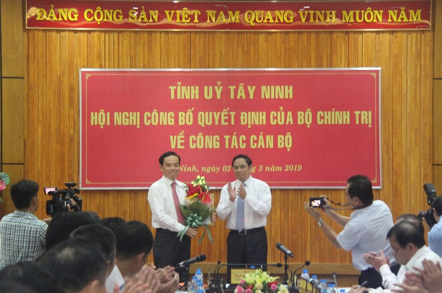 Hôm qua (2/3), Ông Phạm Minh Chính, Ủy viên Bộ Chính trị, Bí thư Trung ưởng Đảng, Trưởng Ban Tổ chức Trung ương trao quyết định ông Trần Lưu Quang thôi chức Bí thư Tỉnh ủy Tây Ninh về TPHCM nhận chức Phó Bí thư thường trực Thành ủy TPHCM. Ảnh: Tân Châu