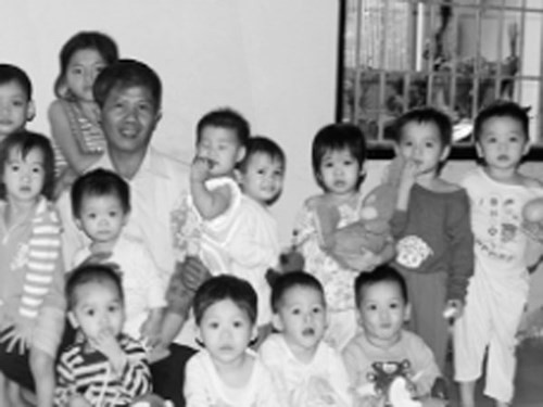 Những đứa trẻ bị bỏ rơi được ông Phúc cưu mang 