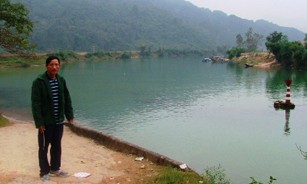 Bên dòng sông Son, anh Thiên đã vớt được nhiều xác chết