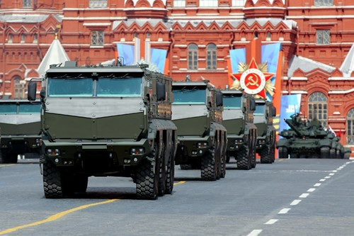 Những chiếc xe thiết giáp chở quân Typhoon-K tham gia vào lễ duyệt binh trên Quảng trường Đỏ nhân Ngày chiến thắng Phát xít.