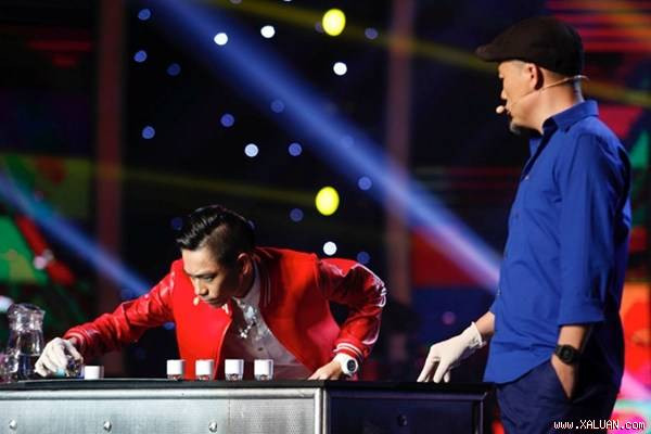 Thí sinh Tấn Phát trong tiết mục gặp tai nạn