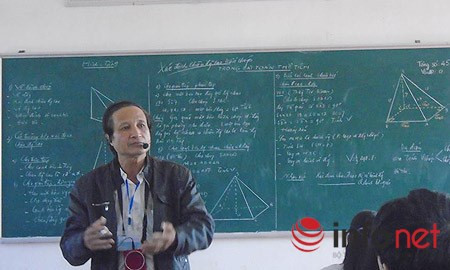 Thầy Trần Đình Trợ được biết đến là người có 20 năm được công nhận là giáo viên dạy giỏi và từng nhiều lần chấm thi giáo viên dạy giỏi cấp tỉnh.