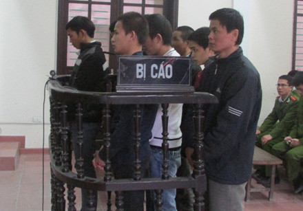 Các bị cáo trước vành móng ngựa