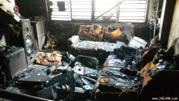 Đồ đạc ở tầng 2 ngôi nhà cũng không gì còn nguyêoátn vẹn