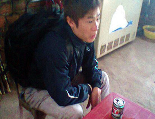 Hình ảnh Tiến trong lúc lẩn trốn được người dân cung cấp. Ảnh: Người dân cung cấp.