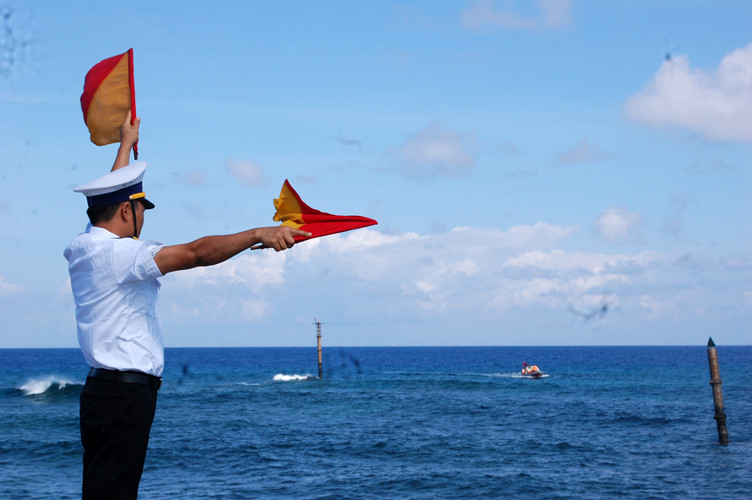 Chiến sĩ trên đảo Song Tử Tây. Ảnh qdnd.vn