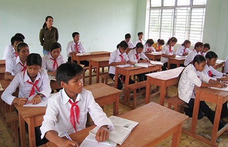 Trường học ở vùng sâu, vùng xa ngày càng khang trang cùng với số học sinh phổ thông tăng lên làm giảm nguồn cử tuyển. Ảnh: D.HẰNG