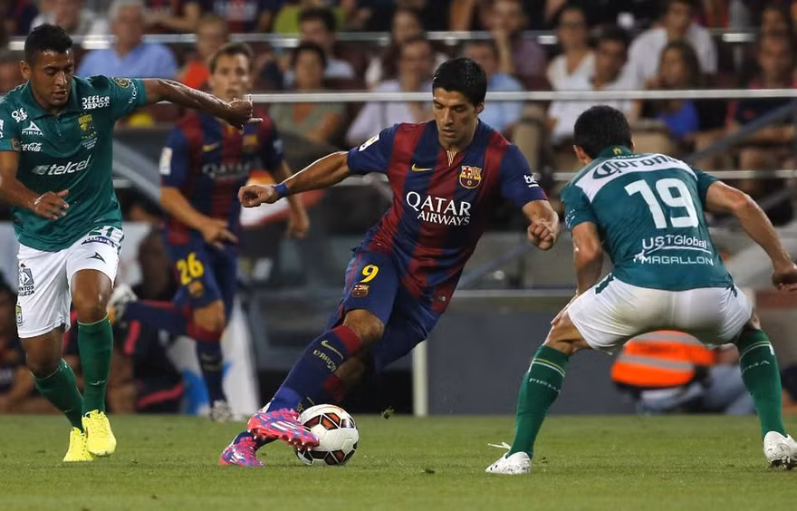 Suarez đã có trận đấu ra mắt Barcelona
