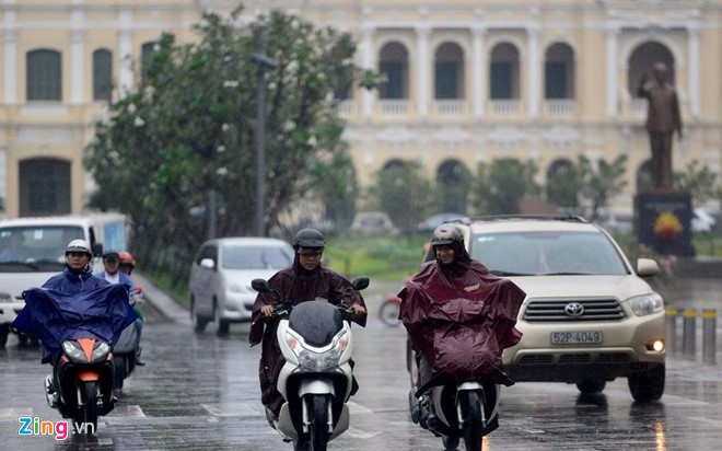 Áp thấp nhiệt đới gây mưa lớn ở TP.HCM trong ngày 12/12. Ảnh: Zing.