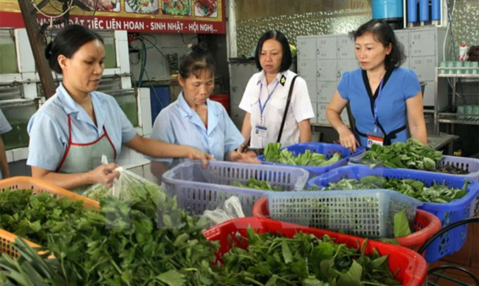 Hà Nội vận động dân thay đổi tập quán ăn uống mất vệ sinh