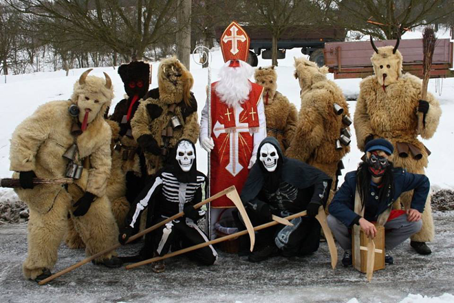 Phong tục đón Giáng sinh kỳ lạ này diễn ra tại làng Francova Lhota vào ngày 3/12 hàng năm.