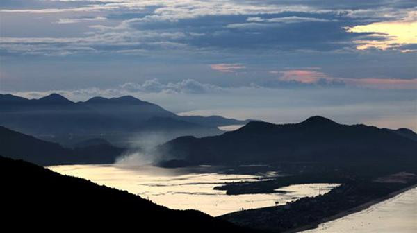 Xứ mây Lũng Vân được coi là nóc nhà xứ Mường Bi.