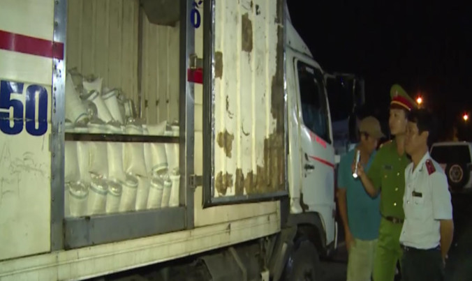 Kiểm tra tôm không chứng từ.