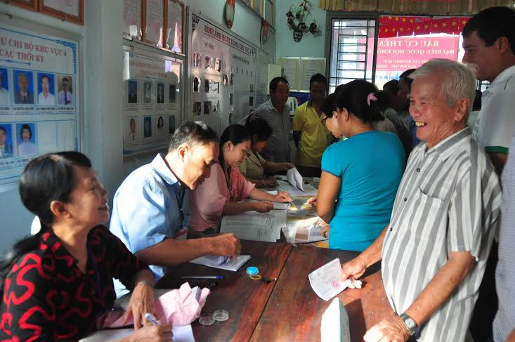 Cử tri bỏ phiếu