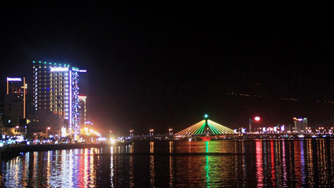 Đà Nẵng: Háo hức dạo phố đón Giao Thừa