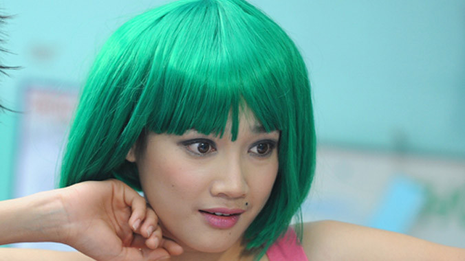 Nhã Phương với tạo hình gái giang hồ trong phim.